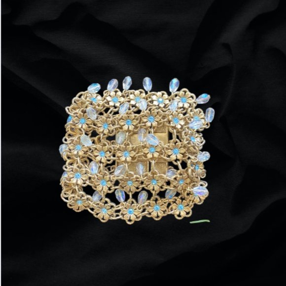 Cuff Bracelet, Gold-Toned with Baby Blue Flowers, Vintage - Picture 7 of 9